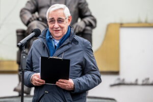 Kauno miesto savivaldybė Kauno miesto garbės piliečio vardai – dviem nusipelniusiom asmenybėm